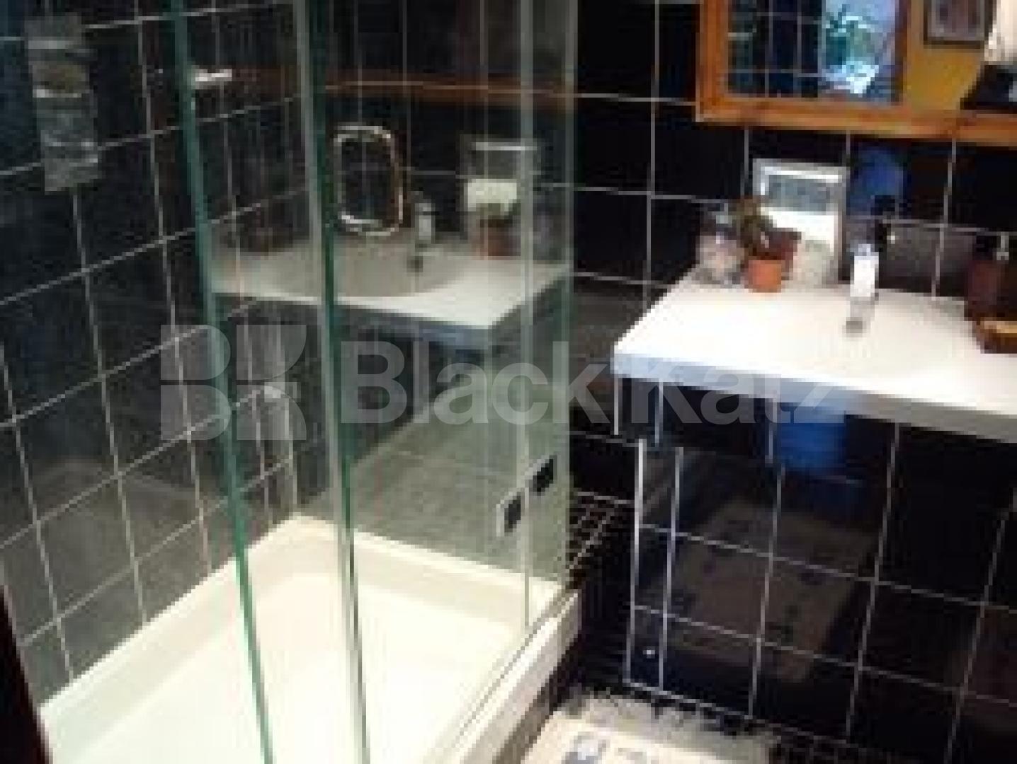 			New Instruciton, 2 Bedroom, 1 bath, 1 reception Flat			 Linden Gardens, NOTTINGHILL